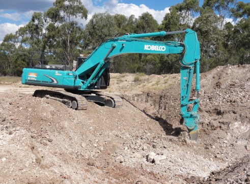 Kobelco SK350LC Excavator 2