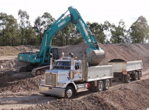 Kobelco SK350LC Excavator 3