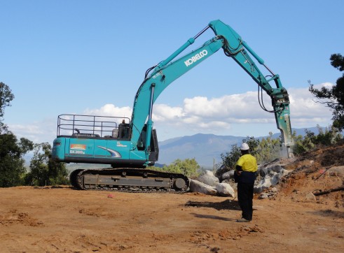 Kobelco SK350LC Excavator 4