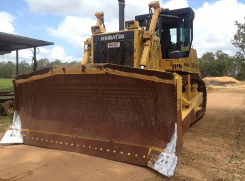 Komatsu D275 Ax5 Dozer 1