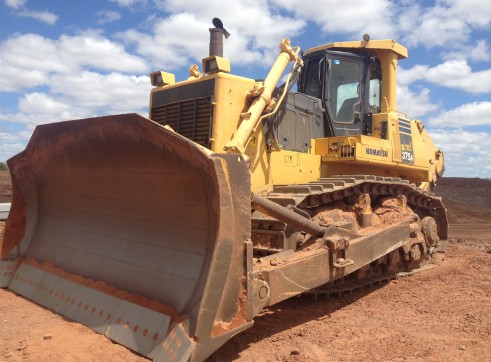 Komatsu D375-5 Dozer 1