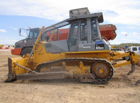 KOMATSU D65EX DOZER 1