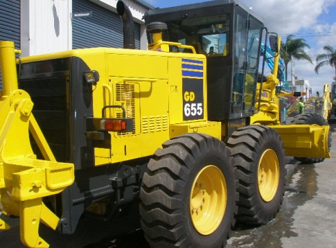 KOMATSU GD655-3 GRADER 4