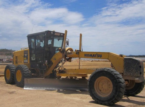 Komatsu GD655-3C Grader 1