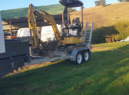 Komatsu PC18 Excavator 1