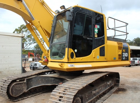 Komatsu PC200LC-8 3