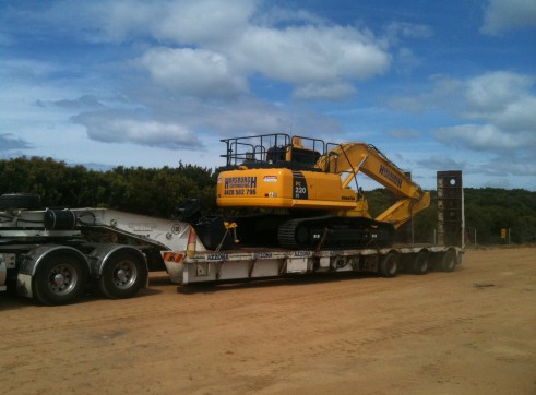 Komatsu PC220LC-8