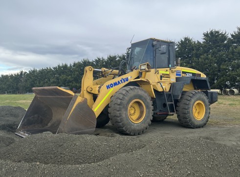 Komatsu WA320