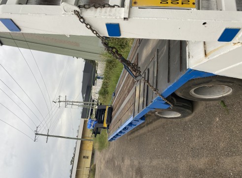 Low loader Tandem - outriggers to 4.5m 2