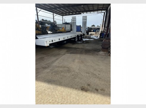 Low loader/float kenworth 1