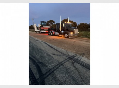 Low loader/float kenworth 2