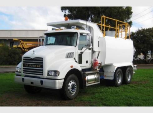 Mack Metroliner Water Truck 1