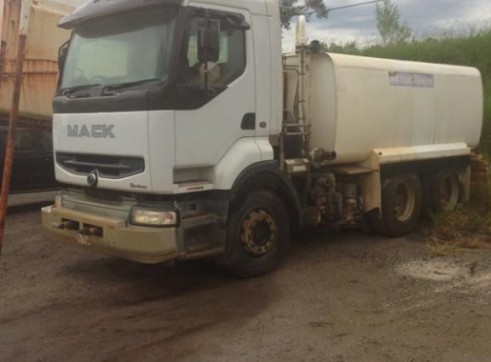 MACK QANTUM WATER TRUCK