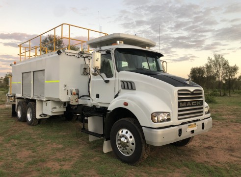 9,000L Mack Service Truck 1