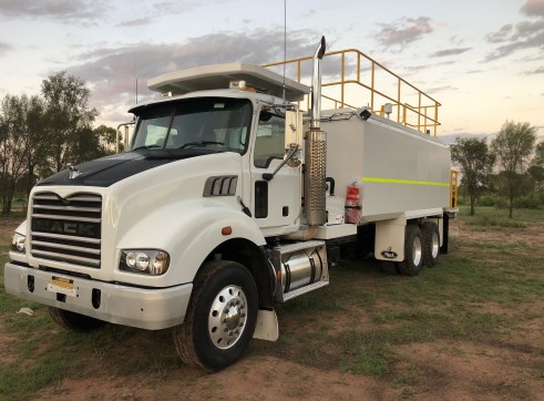 9,000L Mack Service Truck 2