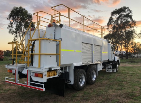 9,000L Mack Service Truck 3