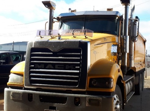 Mack Trident Tipper w/Dog Trailer 1