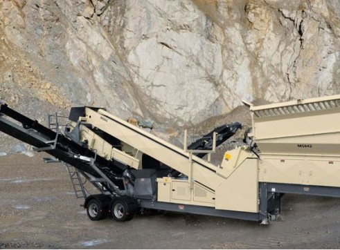 MS842W Two Deck Screen 4