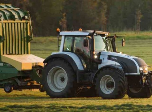 N122 & N142 Direct Valtra Tractor  1