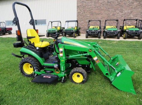 NEW 1025R,MFWD,HYDRO,H120 LOADER AND 60D DECK 1