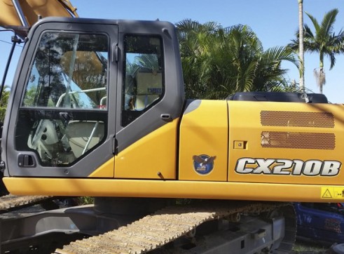 21T CASE CX210B Excavator 1