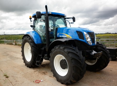 New Holland T7050