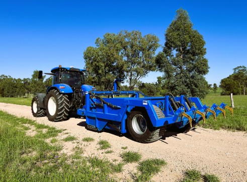 New Holland T7.225 & 9ft Yannie Creek Laser Bucket for Hire 5