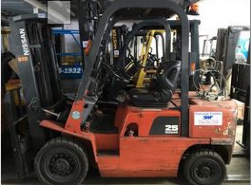 Nissan 2.5T LPG Forklift