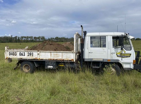 Rigid tip truck 1