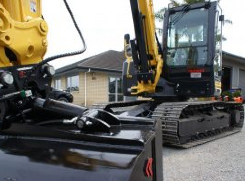 ROBUR 8T Tilt bucket 3