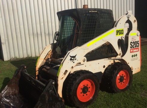 s205 Bobcat Skid Steer 1