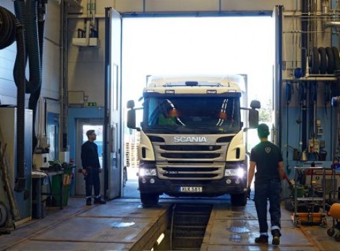 Scania P124 Prime Mover