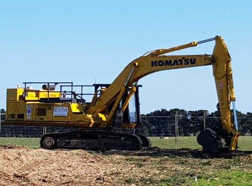 30T Komatsu PC300-5 Excavator w/Shinn Cutter / Mulching Head