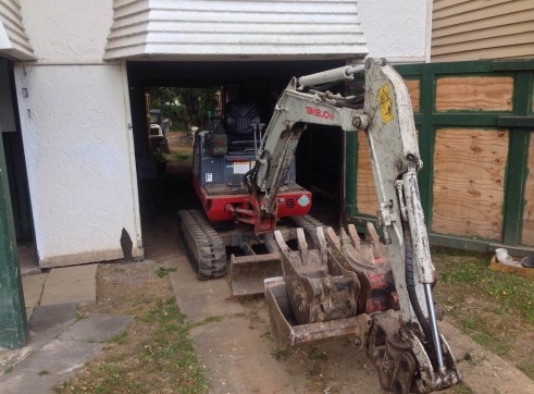 Takeuchi TBO16 Excavator 4