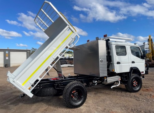 4x4 Crew Cab Tipper Truck 2