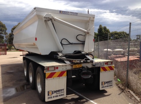 TRIAXLE SIDE TIPPER 1