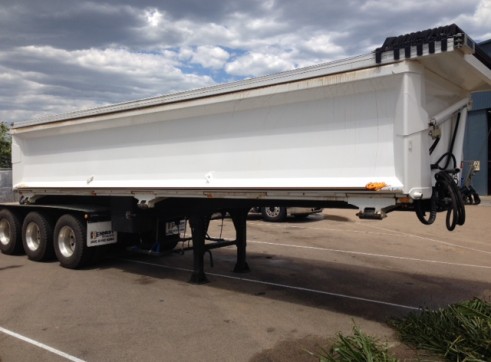 TRIAXLE SIDE TIPPER 2