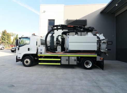 4500L Vac Truck 2