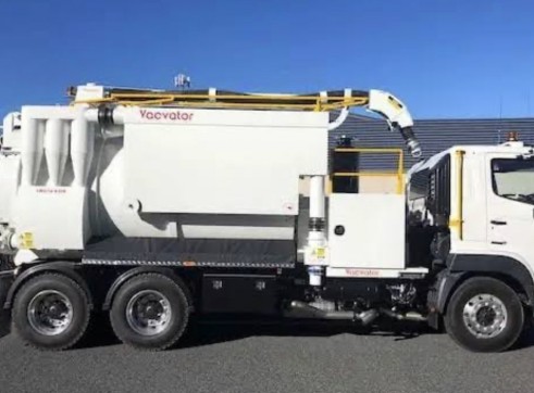 8000L Vacuum Excavation Truck 1