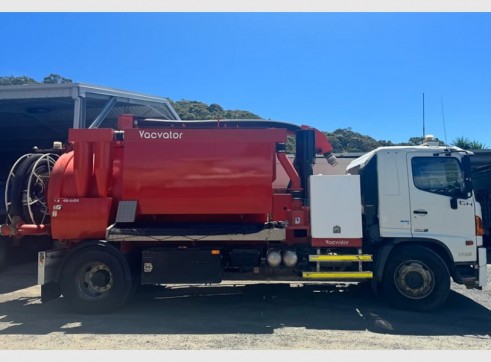 6x4 Hino Hydro Excavation Truck  1