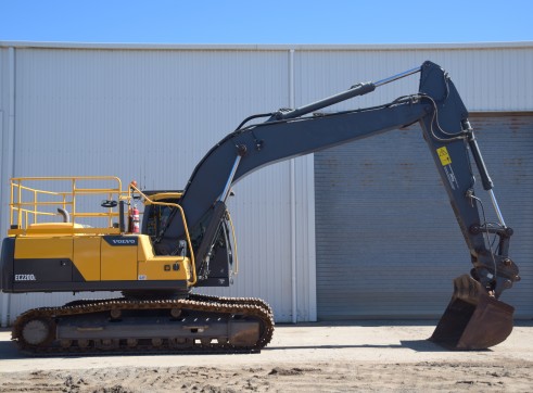 Volvo EC220Dl excavator 1