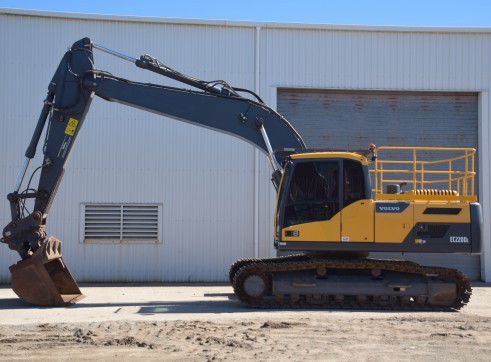 Volvo EC220Dl excavator 2