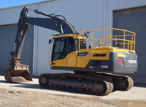 Volvo EC220Dl excavator 3