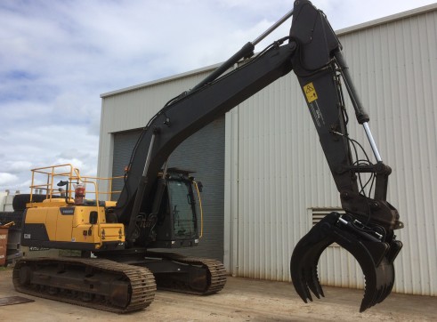 Volvo EC220Dl excavator 4