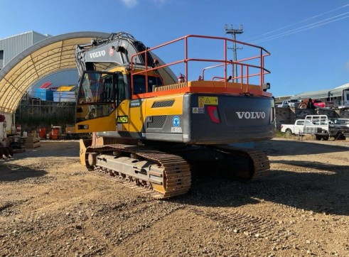 Volvo EC300D 30t Excavator 3