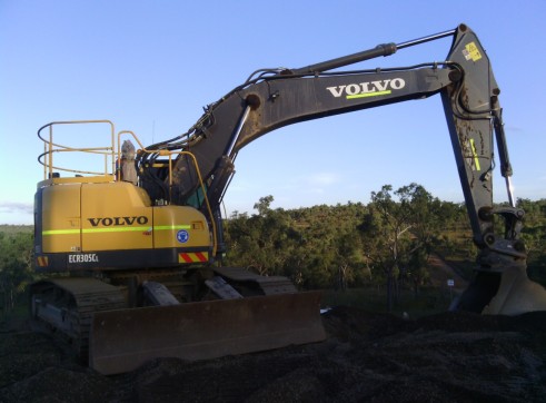 Volvo ECR305CL Excavator 1