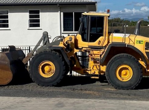 Volvo L220 wheeled loader