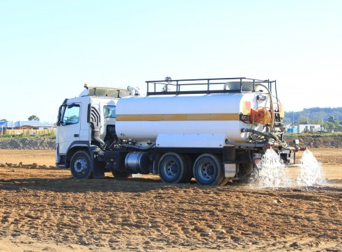 Water Truck - Approx 13,000L 1