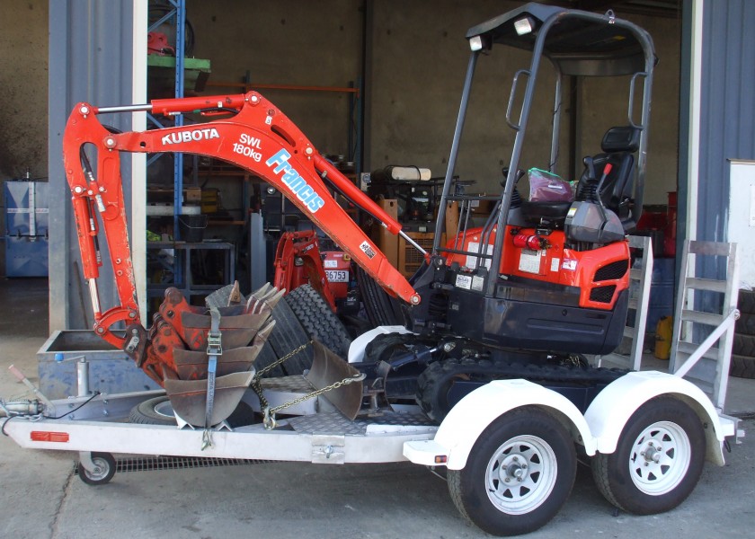 0.8 - 4 Tonne Excavators 2