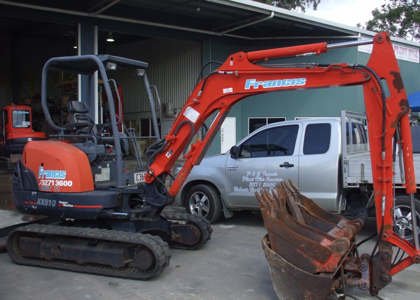 0.8 - 4 Tonne Excavators 3